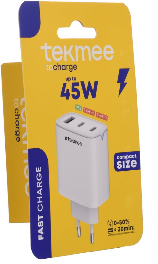 Witte Tekmee GaN oplader in gele verpakking met 'up to 45W fast charge' en 2x USB-C, 1x USB-A poorten.