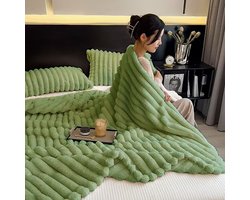 CALIYO Fleece deken 150 x 200 cm - Superzacht - Plaid voor Bank, Bed of Woonkamer Decoratie - Dekens - Plaids - Dekentje - Geribbeld - Donkergroen