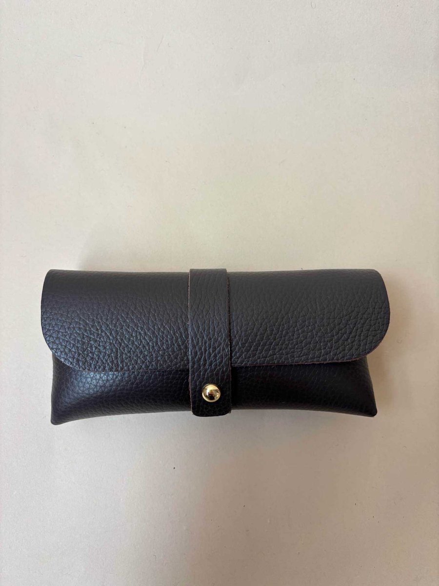 Zonnebrilhoes Donkerbruin | Bruin Mat - Echt leer 100% - 16 x 8 cm - Accessoire - Zonnebril - Modern - Hip - Trendy - Trendsetter Wauw - Fashion Trending Gadget - Sunglasses Wallet - Zon - Lente Zomer - Accessoires - Dames Heren - Kind - Brillenkoker