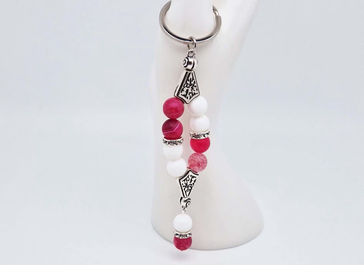 Handgemaakte Harmony Sleutelhanger van natuursteen "Witte Agaat- Banded Agaat Magenta Roze" en metaal - diameter kralen 10mm - Aantal stenen10- Een mooi cadeau-idee en een bijzonder aandenken