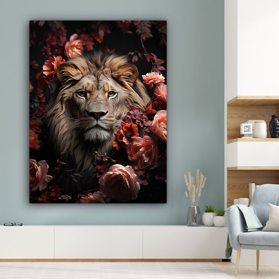 Een leeuw met een volle manen, omringd door rode en roze bloemen, in een woonkamer setting.