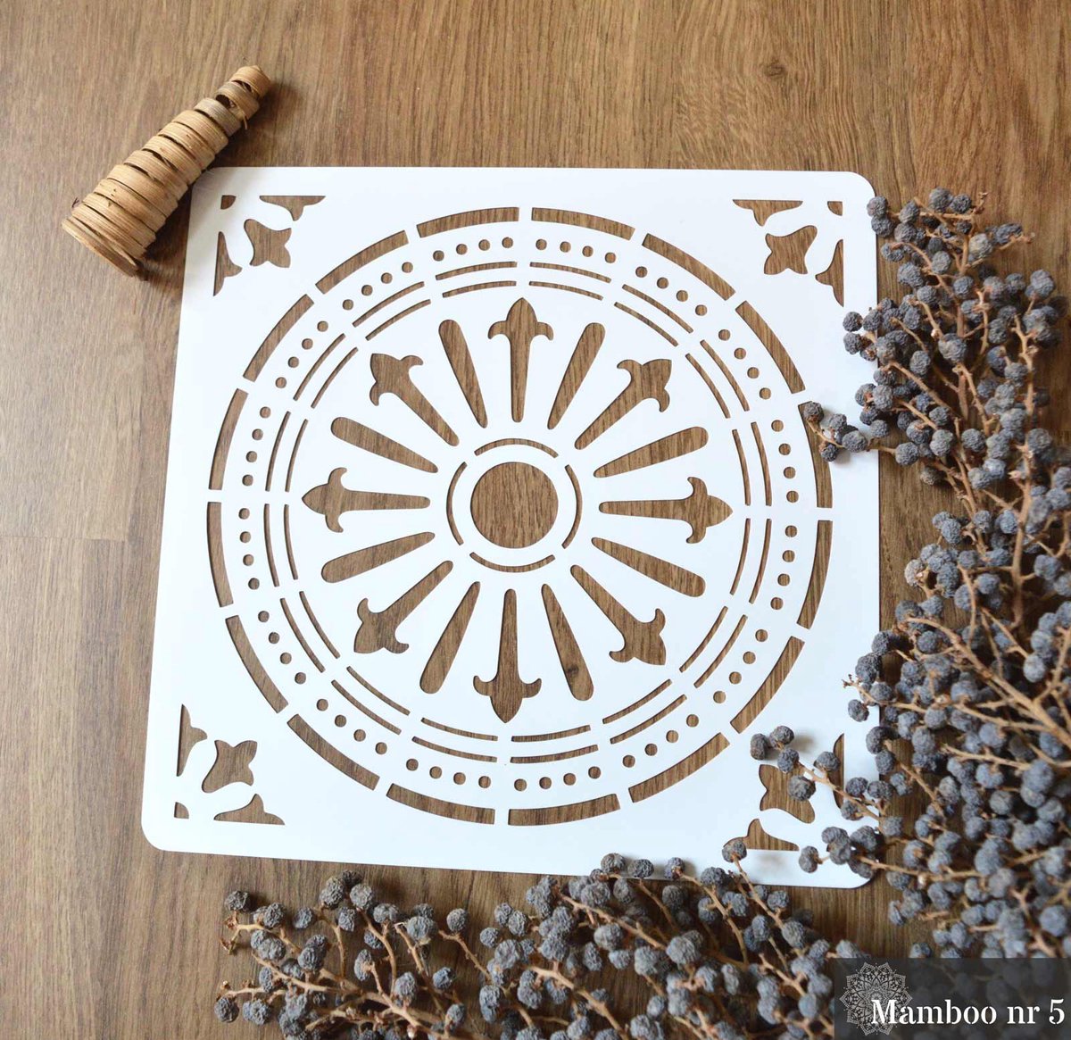 Tegelsjabloon Eleanora voor 30x30 cm tegels - Verf Jouw (Tuin)tegels met Modern en Herbruikbaar Tegel Sjabloon - Mamboo nr 5
