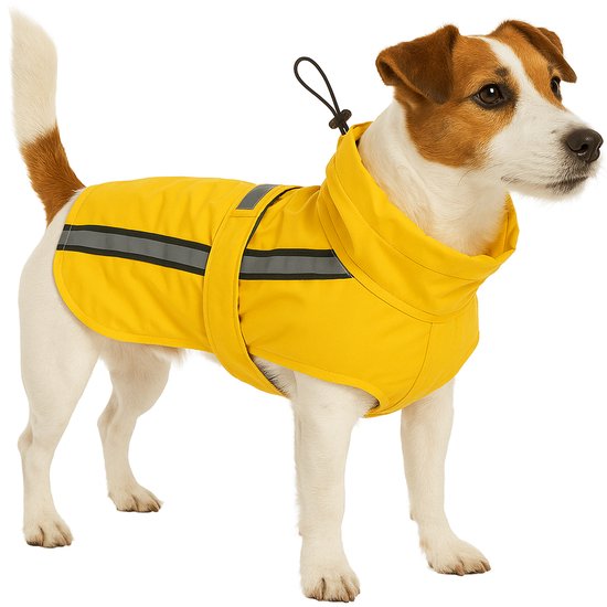 Jack Russell Terrier portant un imperméable jaune pour chien avec bandes réfléchissantes et col haut.