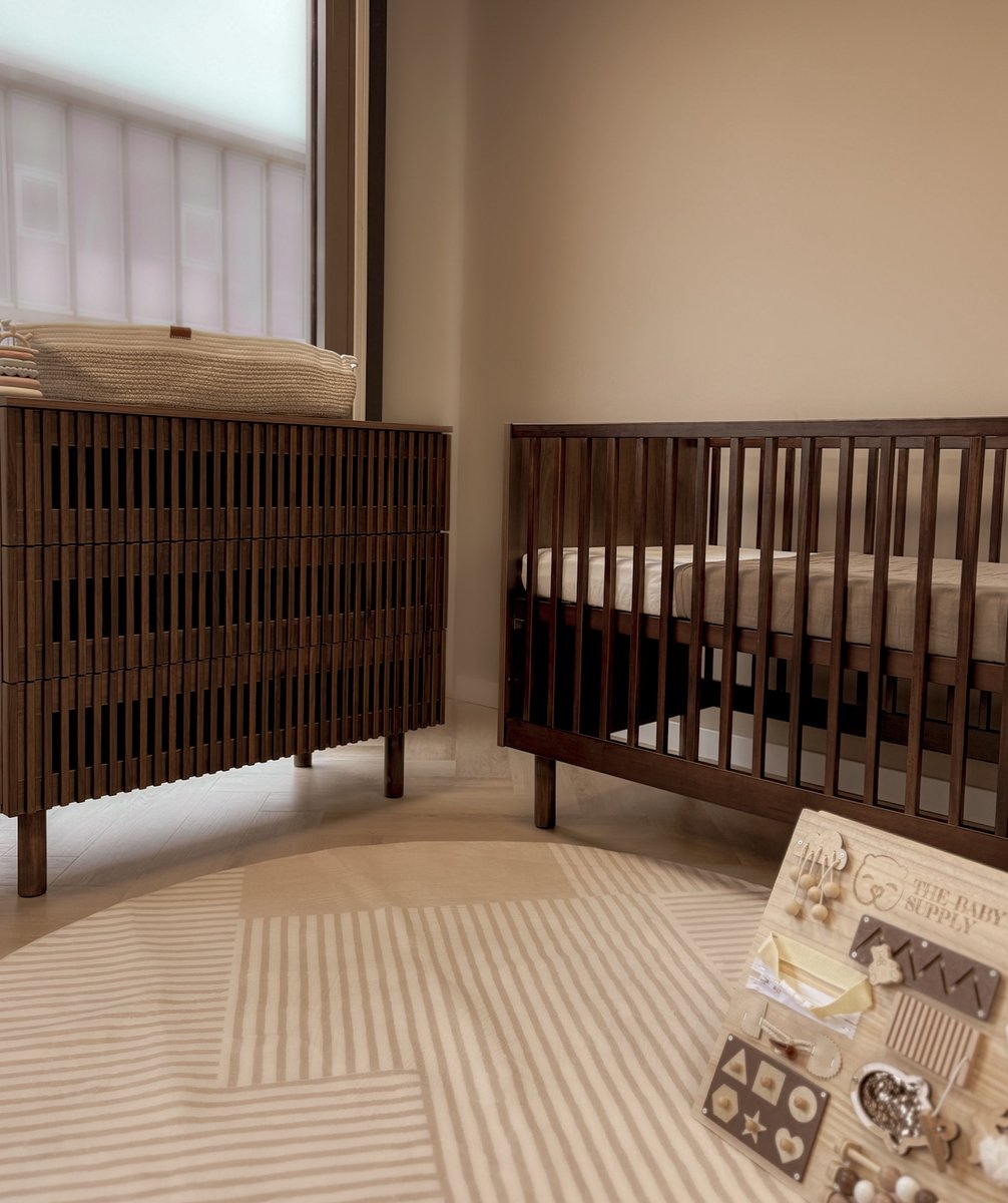 The Baby Supply Lino - Complete Babykamer Set Walnoot - Meegroeibed 70×140 + Commode – foto 3