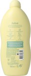 Achterkant van een gele fles Zwitsal shampoo met productinformatie, ingrediënten en 700ml.