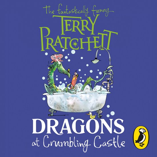 Couverture du livre avec un dragon vert dans une baignoire, texte "The fantastically funny TERRY PRATCHETT" et "DRAGONS at Crumbling Castle".