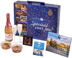 Fletcher Hotels Cadeaubox + Nachtje Weg Cadeaukaart | Giftset - Relatiegeschenk - Origineel Cadeau - Kerstpakket - Kerstcadeau - Kerst