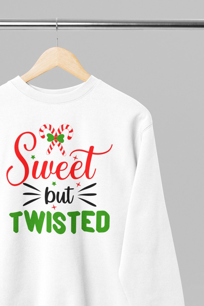 Foute kersttrui - Sweet but twisted - Wurban Wear | 18+ | Grappige sweater | Leuk cadeau | Unisex sweater | Oversized sweater | Kersttrui heren | Foute kerstkleding | Kerst sweater | Kerst diner | Kersttrui dames | Foute kersttruiendag 2025 | Wit