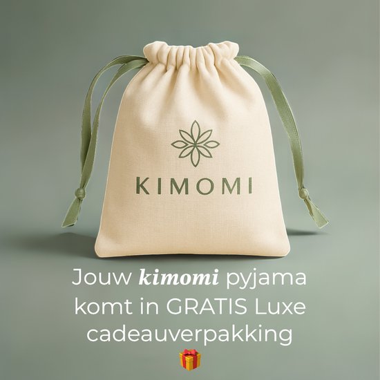Crèmekleurige kimono-pyjama met groene trekkoorden en een groen KIMOMI-logo. Tekst: Jouw kimomi pyjama komt in GRATIS Luxe cadeausverpakking.