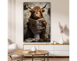 Canvas schilderij 80x120 cm - Exclusieve wanddecoratie Schotse hooglander - Toilet - Krant - Badkamer - Muurdecoratie woonkamer - Slaapkamer decoratie - Kamer accessoires - Schilderijen op canvas