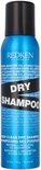 Blauwe spuitbus Redken Dry Shampoo met zwarte dop, staand, op witte achtergrond.
