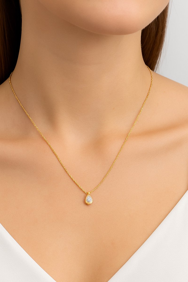 Aurélia Ketting Dames - Halsketting met Druppel Steenje - Collier 44 cm - Verstelbaar - Goudkleurig - Zirkonia Kristal - Cadeau Vriendin Moeder Verjaardag Kerst Goud