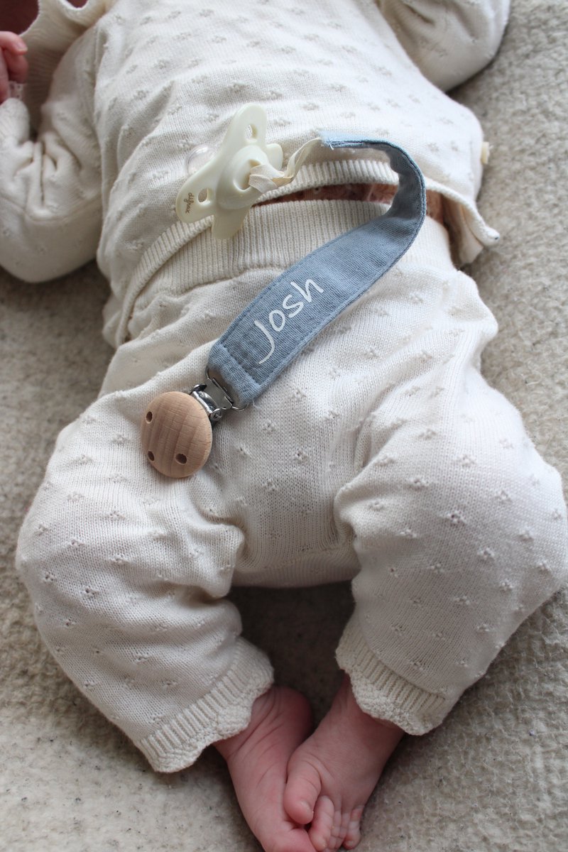 Speenkoord met naam - katoen - blauw - houten knop - speenketting met naam - mommy musthaves - baby - gepersonaliseerd kraamcadeau - stof - jongen - meisje - fopspeen - accessoires baby - katoen - ZIE BESCHRIJVING VOOR HET DOORGEVEN VAN DE NAAM