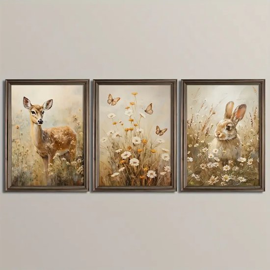 Un ensemble de trois peintures représentant un cerf, des papillons dans un champ de fleurs et un lapin.