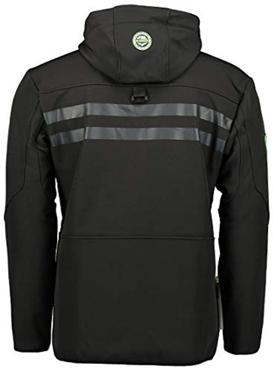 Achterkant van een zwarte softshell jas met reflecterende horizontale strepen op de rug en capuchon.