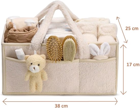 Beige commandomand met teddybeer, kammen, luiers, schoentjes en babykleding. Afmetingen: 38x17x25 cm.