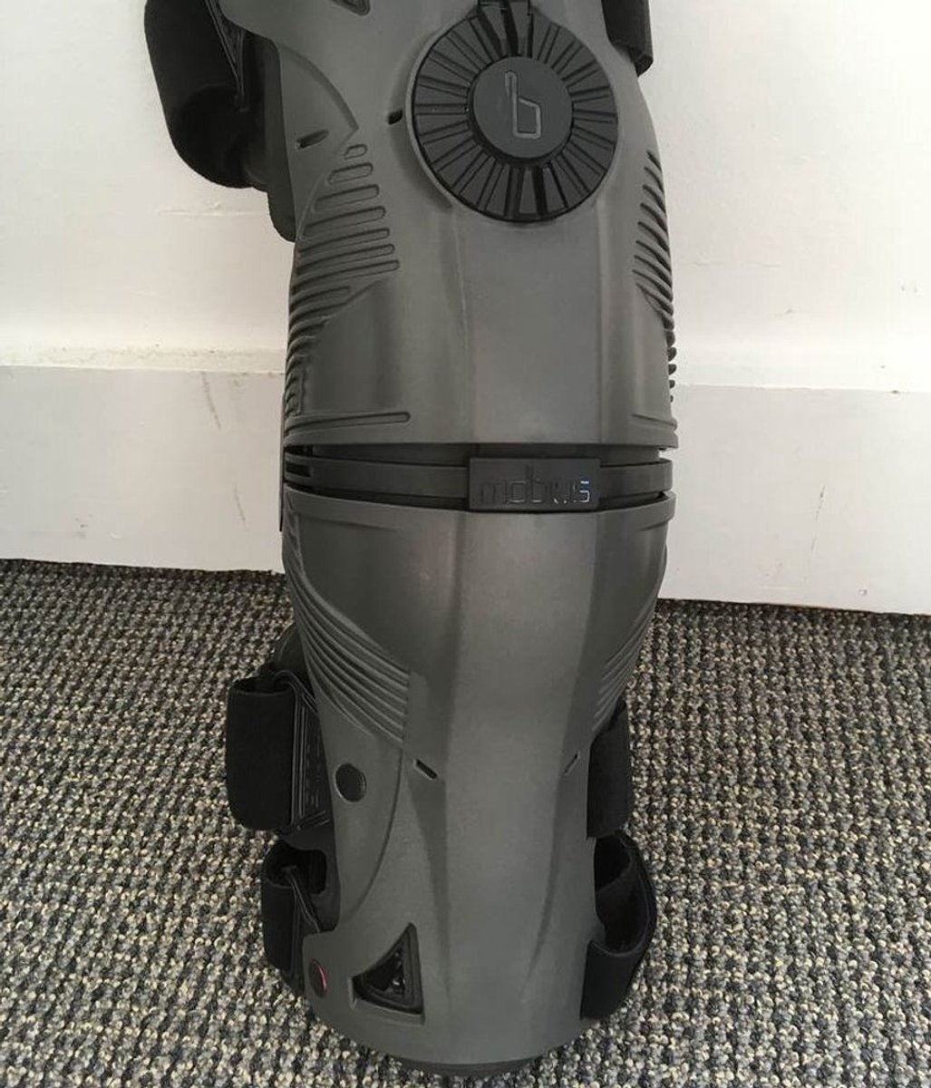 Mobius Protektor X8-kniebraces Storm Grey/Black 640-6022