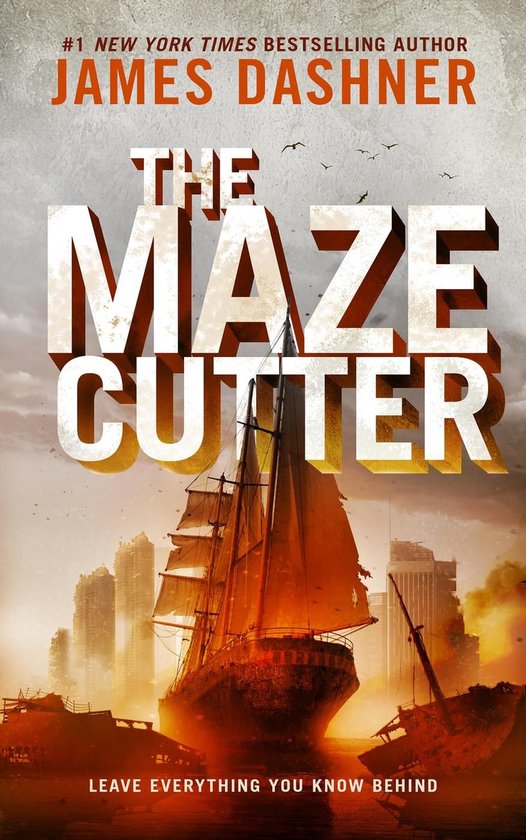 Boekomslag van "The Maze Cutter" van James Dashner, met een zeilschip in een mistige stad.