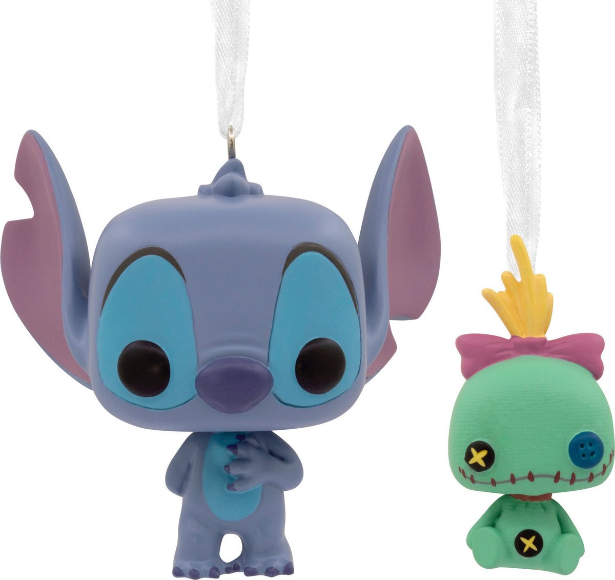 Hallmark Kerstornament met Stitch & Scrump-karakters in vrolijke kleuren.
