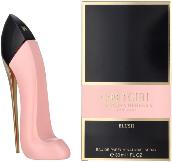 Roze pumpvormige parfumfles naast de verpakking 'Good Girl Carolina Herrera Blush'.