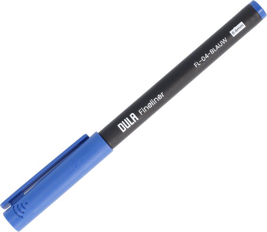 Een zwarte DULA Fineliner met blauwe dop en clip, met een punt van 0,4 mm.