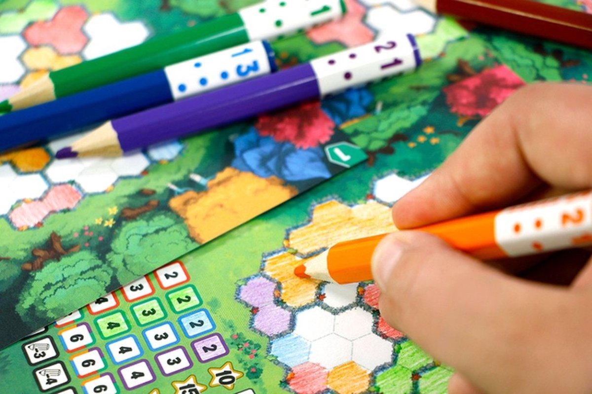 999 Games - Pick a Pen - Tuinen - Dobbelspel - Dobbelen met potloden - Scorevellen van 3 verschillende niveaus - Gezelschapsspel - Familiespel - Klein cadeautje - bevat spelregels in NL en EN — afbeelding 15