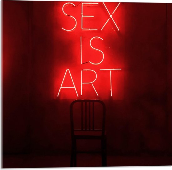 Acrylglas - ''Sex is Art'' Rode Letters met Stoel - 50x50cm Foto op Acrylglas (Met Ophangsysteem)
