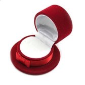 Ringdoosje hoed - cadeau - aanzoek - verloving - bruiloft - huwelijksaanzoek - liefde - Valentijnsdag - rood - sieradendoos - ring - goochelen - verrassing - strikje - romantiek