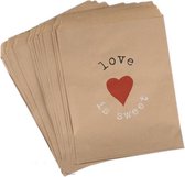 Traktatiezakjes Love is Sweet - Uitdeelzakjes - Verjaardagzakjes - Feestzakjes - Snoepzakjes  - Kraft Papier - 13x18 cm | Love is sweet - Rood hart | Valentijn - Geboorte - Verjaar