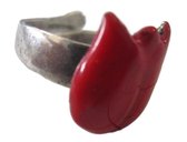 Verzilverde ring met rood tulpje, een maat, verstelbaar