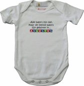 Witte romper met "Alle baby's zijn lief, maar de liefste baby's zijn geboren in Augustus" - maat 74/80 - babyshower, zwanger, cadeautje, kraamcadeau, grappig, geschenk, baby, tekst, bodieke