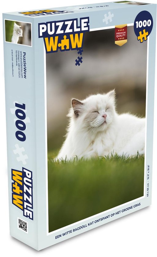 gebrek stoeprand analogie Puzzel Een witte Ragdoll kat ontspant op het groene gras - Legpuzzel -  Puzzel 1000... | bol.com