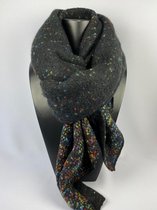 Wintersjaal met kleuren van fijn materiaal