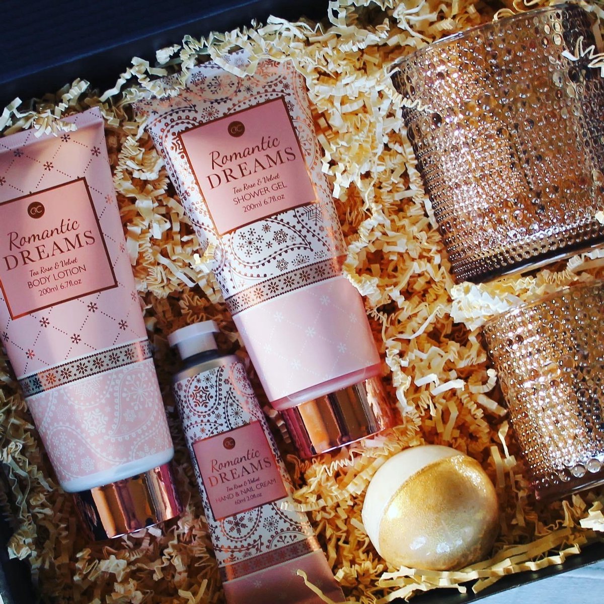 Romantic Dreams Gift Box - Geschenkset vrouwen - Beauty en badpakket - Romantisch geschenk voor Valentijn