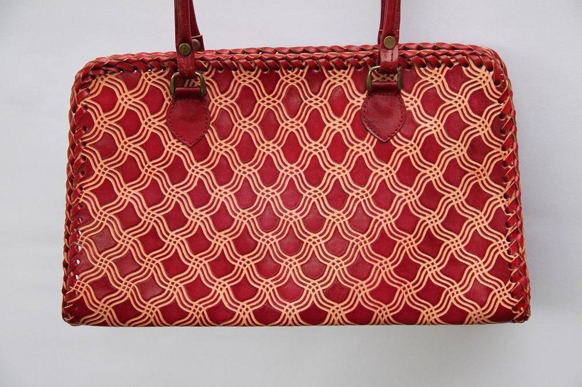 1001musthaves.com Rode leren dames tas met ruitjespatroon 33 x 21 cm