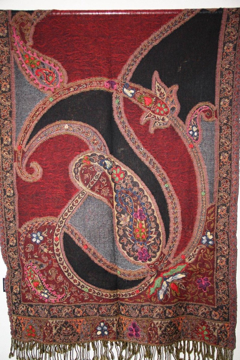 1001musthaves.com Wollen dames sjaal zwart bordeaux rood met borduurwerk 70 x 180 cm