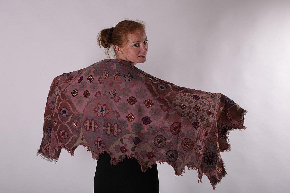 Wollen dames sjaal in roze en taupe met borduurwerk 70 x 180 cm