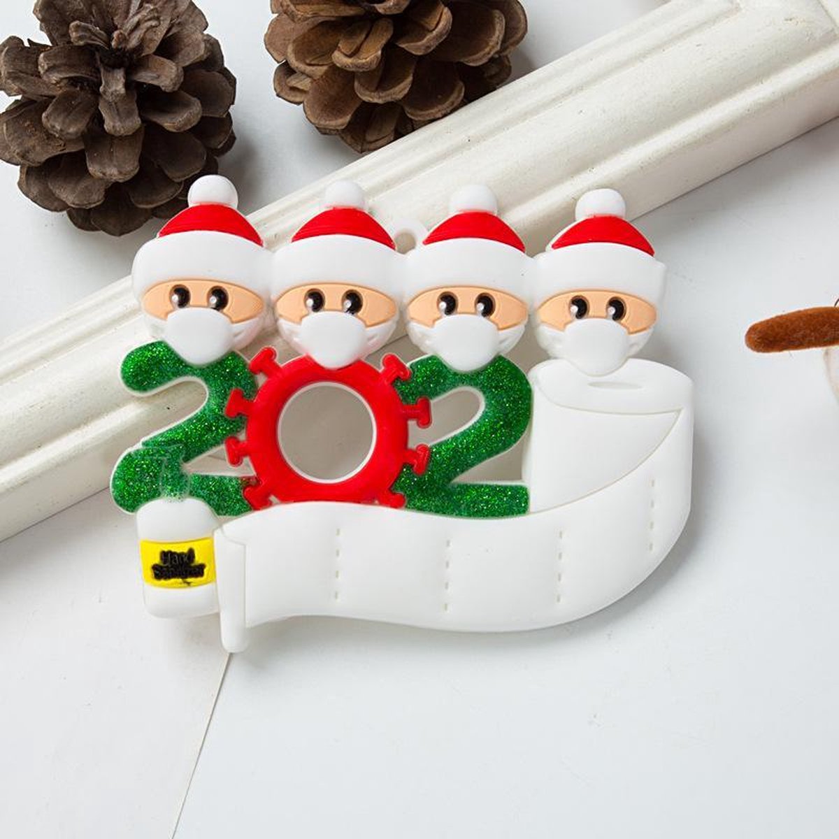 Kerst Ornament | Kerstversiering | Kerstbal | Kerstcadeau | 4 kerstmannen | Mondmaskers | handreiniger | wcpapier