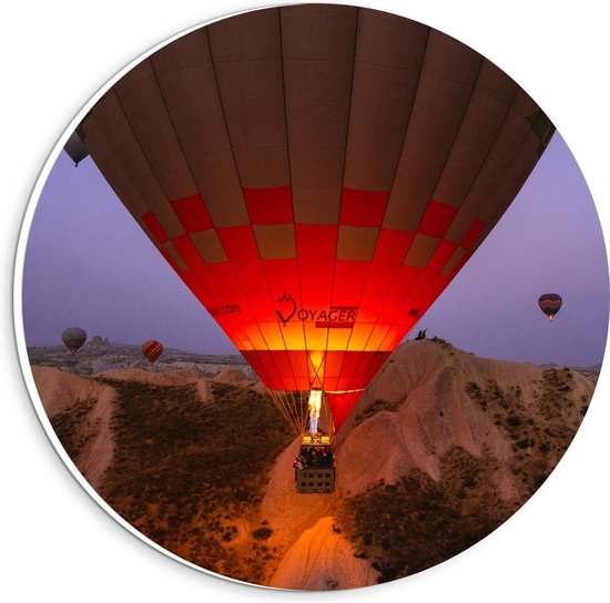 Forex Wandcirkel - Luchtballonnen bij Bergen - 20x20cm Foto op Wandcirkel (met ophangsysteem)