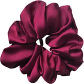 Scrunchie XL - satijn - satin - red - donker rood - handmade - elastiek - haarelastiek - haarscrunchie - handmade