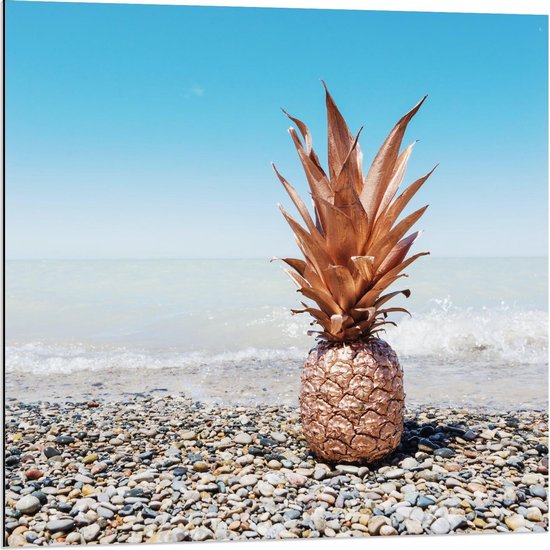 Dibond - Gouden Ananas bij Zee - 80x80cm Foto op Aluminium (Met Ophangsysteem)