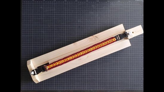 Paracord knoopbord, paracord halsband, paracord armband bord, zelf maken, DIY, verstelbaar, HobbyenMeer