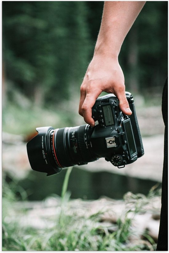 Poster – Camera in Hand van Fotograaf in Landschap - 40x60cm Foto op Posterpapier