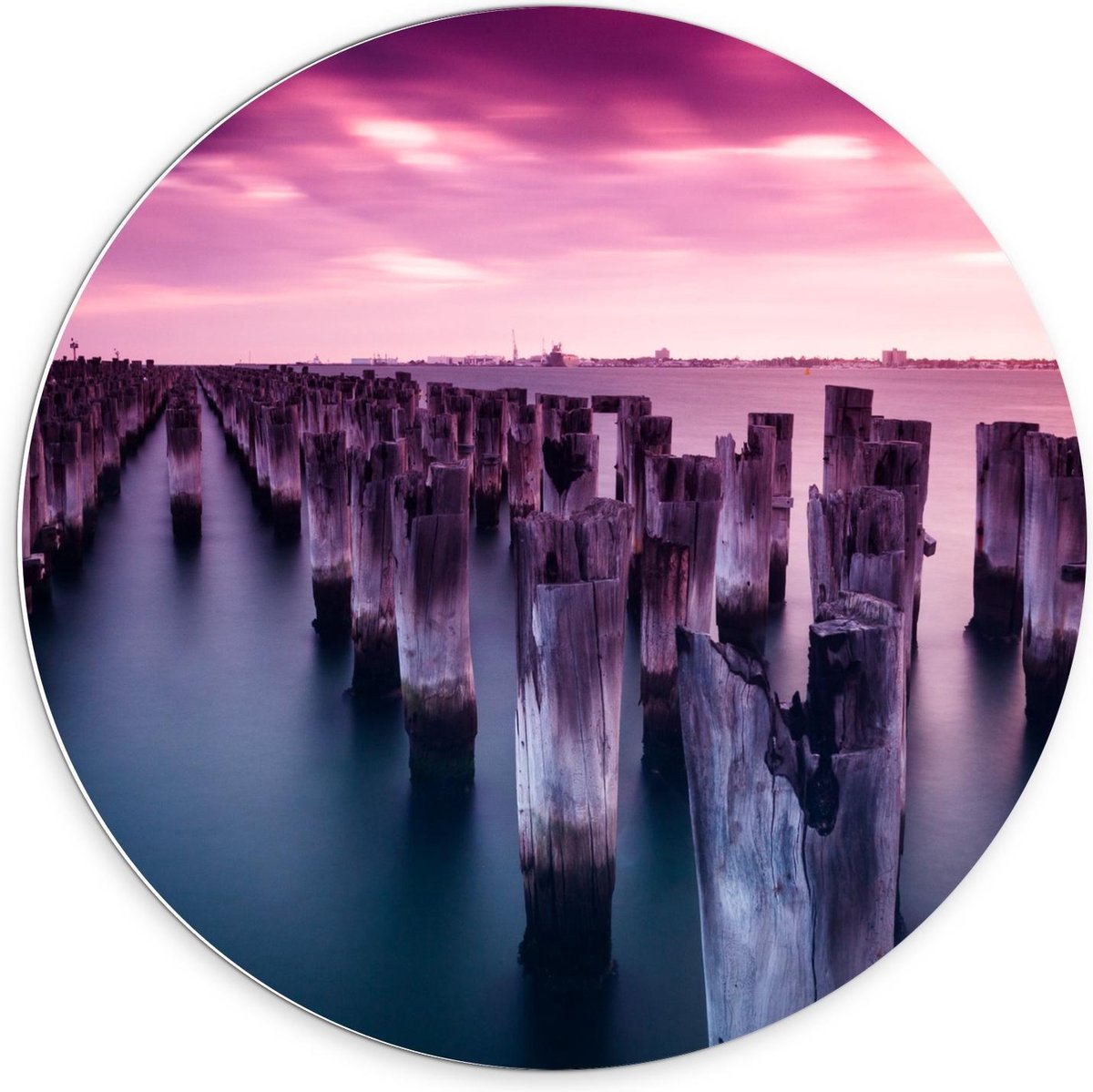 Forex Wandcirkel - Houten Palen in de Zee met een Mooie Zonsondergang - 70x70cm Foto op Wa