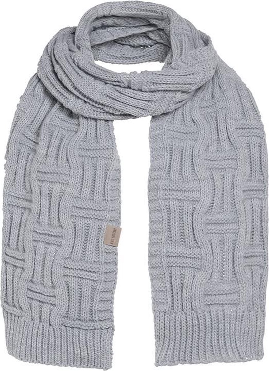 Knit Factory Bobby Gebreide Sjaal Dames & Heren - Herfst- & Wintersjaal - Grof gebreid - Langwerpige sjaal - Wollen Sjaal - Dames sjaal - Heren sjaal - Unisex - Licht Grijs - 200x30 cm
