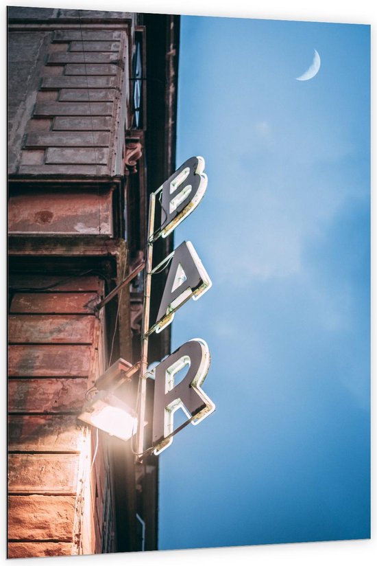 Dibond - ''BAR'' Letters aan Gebouw - 100x150cm Foto op Aluminium (Met Ophangsysteem)