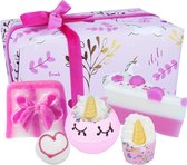 Bomb Cosmetics Unicorn Sparkle Gift Pack kado doos met bad, zeep en verzorgingsproducten