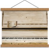 Schoolplaat – Oude Piano met een Boekje en Kroontjespen - 40x30cm Foto op Textielposter (Wanddecoratie op Schoolplaat)