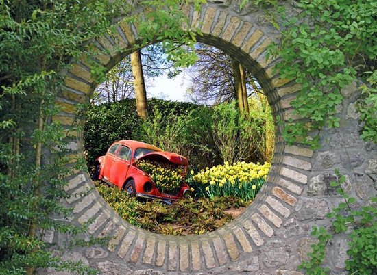 heel veel door elkaar haspelen wandelen tuinposter - 90x65 cm - doorkijk geheime tuin - VW kever -tuindecoratie -  tuindoek -... | bol.com