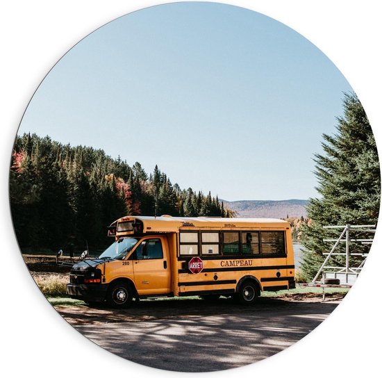 Dibond Wandcirkel - Gele Schoolbus in de Berg - Foto op Aluminium Wandcirkel (met ophangsysteem)